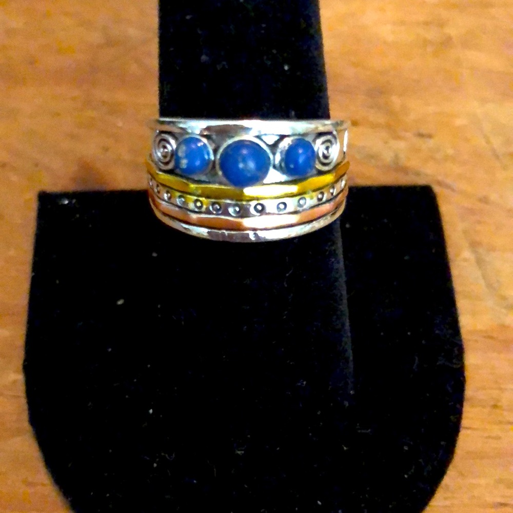 Lapis lazuli wide band ring size 7. The ring has two bands one gold & one Copper